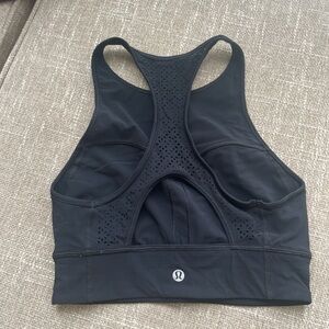 Lululemon high neck sports bra
Size 2
Great condition